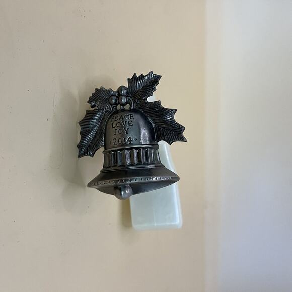 Bath & Body Works Wallflower Bundle Snowflake Bell Poinsettia Winter 5 Plugs - Picture 3 of 6